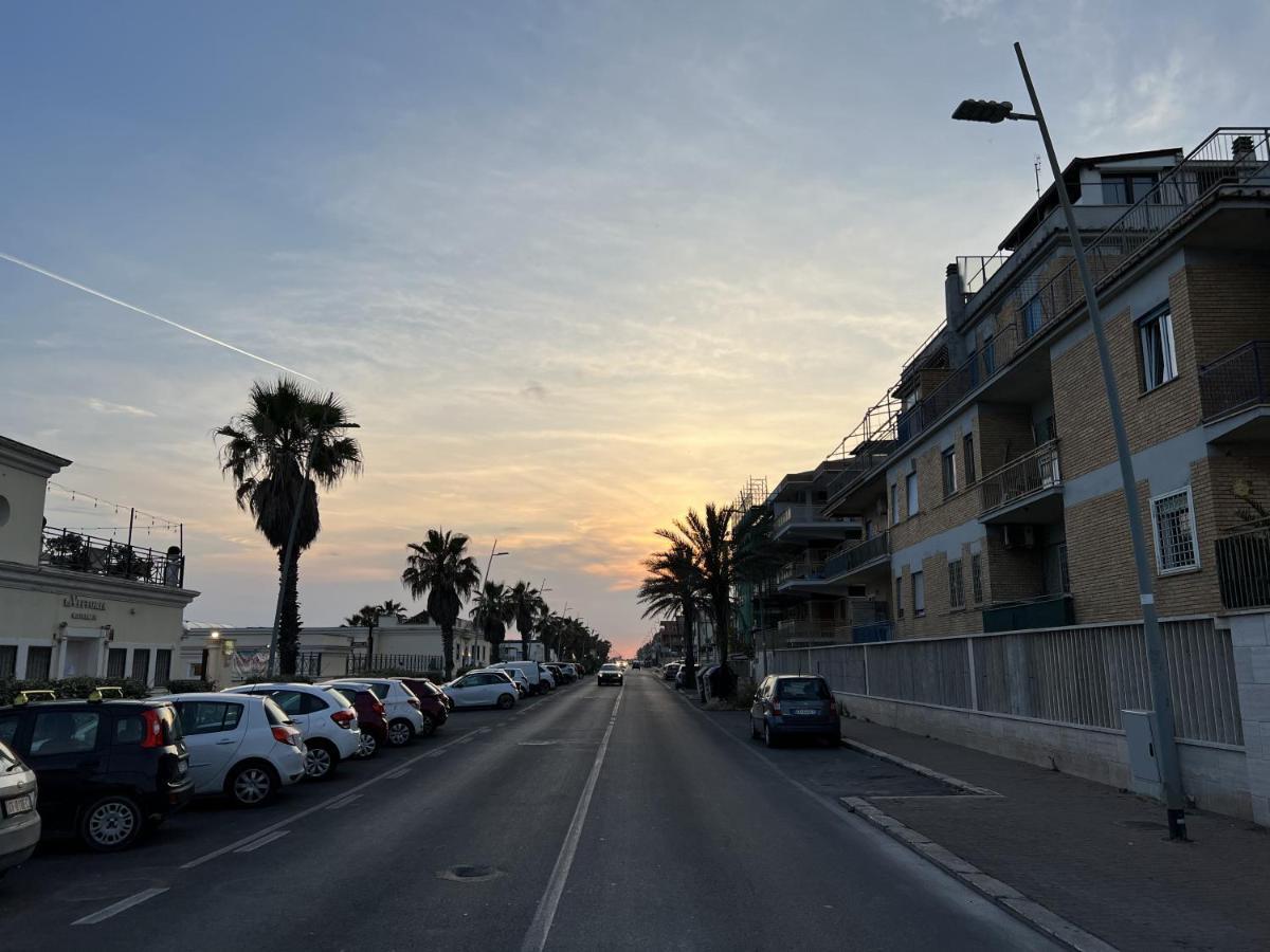 Lotus - Appartamento Sul Mare A Ostia Con Giardino Relax エクステリア 写真