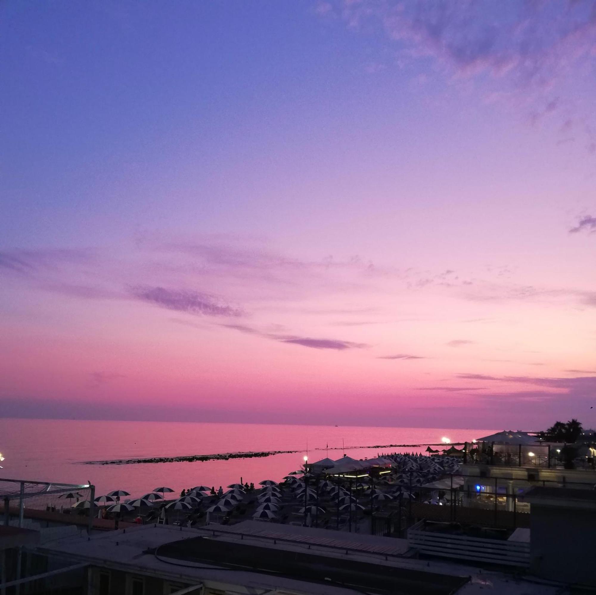 Lotus - Appartamento Sul Mare A Ostia Con Giardino Relax エクステリア 写真